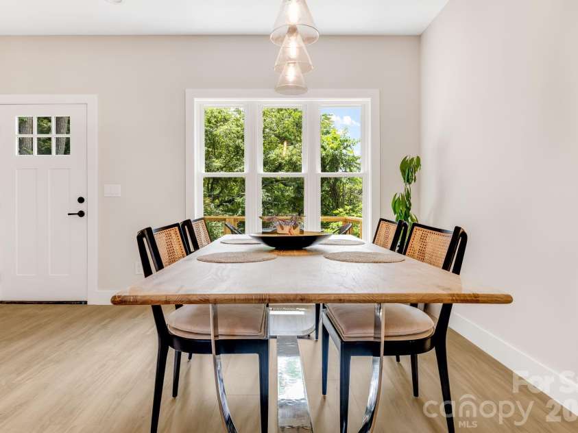 91 Winston Avenue, Asheville, NC 28803.  MLS# CAR4401592, YatesRealty ID 36478. 