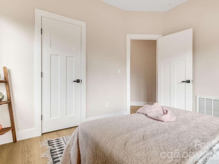91 Winston Avenue, Asheville, NC 28803.  MLS# CAR4401592, YatesRealty ID 36478. 
