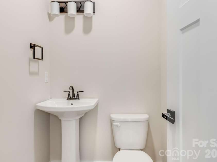 91 Winston Avenue, Asheville, NC 28803.  MLS# CAR4401592, YatesRealty ID 36478. Half bath