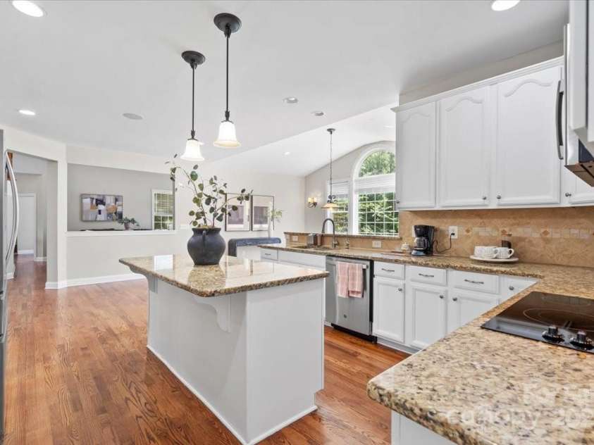 110 Isle Run Drive, Mooresville, NC 28117.  MLS# CAR4269244, YatesRealty ID 3648. Kitchen