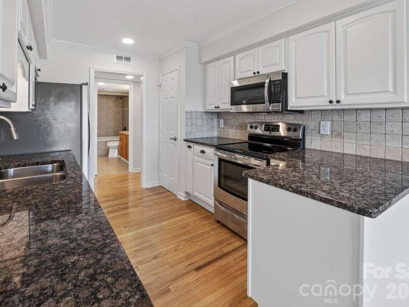 20407 Harborgate Court, Cornelius, NC 28031.  MLS# CAR4357253, YatesRealty ID 3648. 