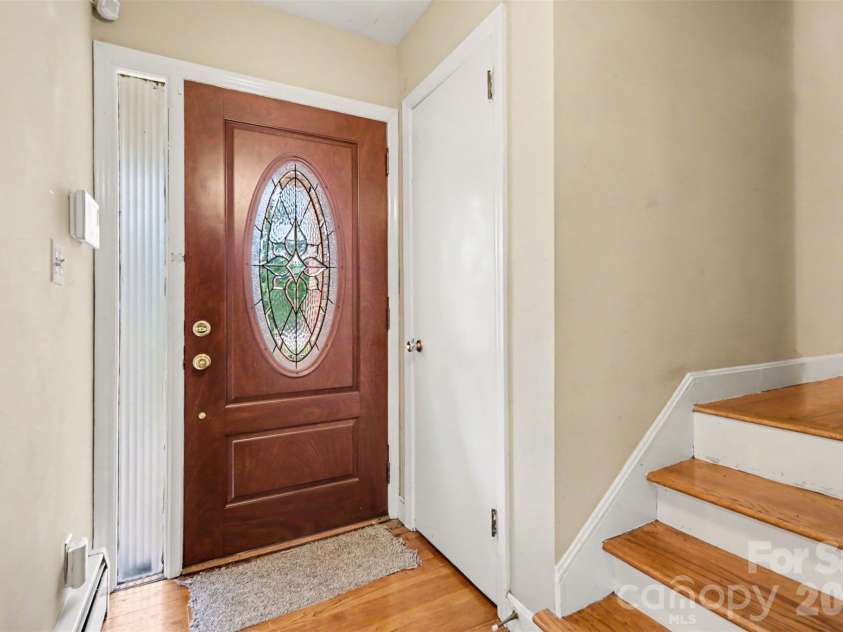 298 Enwood Drive, Charlotte, NC 28214.  MLS# CAR4402480, YatesRealty ID 36481. 