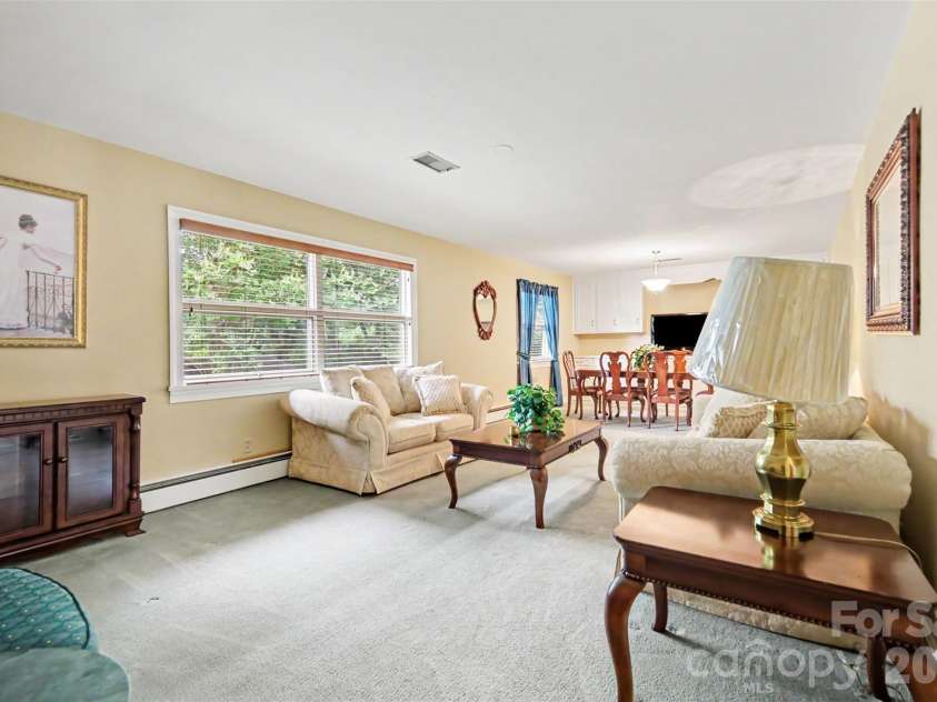 298 Enwood Drive, Charlotte, NC 28214.  MLS# CAR4402480, YatesRealty ID 36481. 