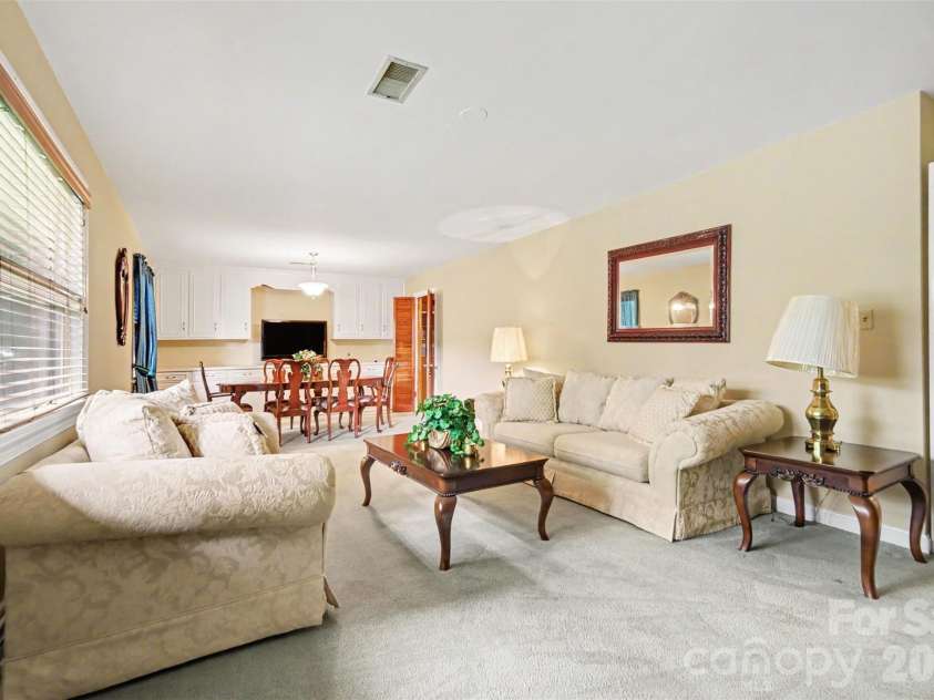 298 Enwood Drive, Charlotte, NC 28214.  MLS# CAR4402480, YatesRealty ID 36481. 