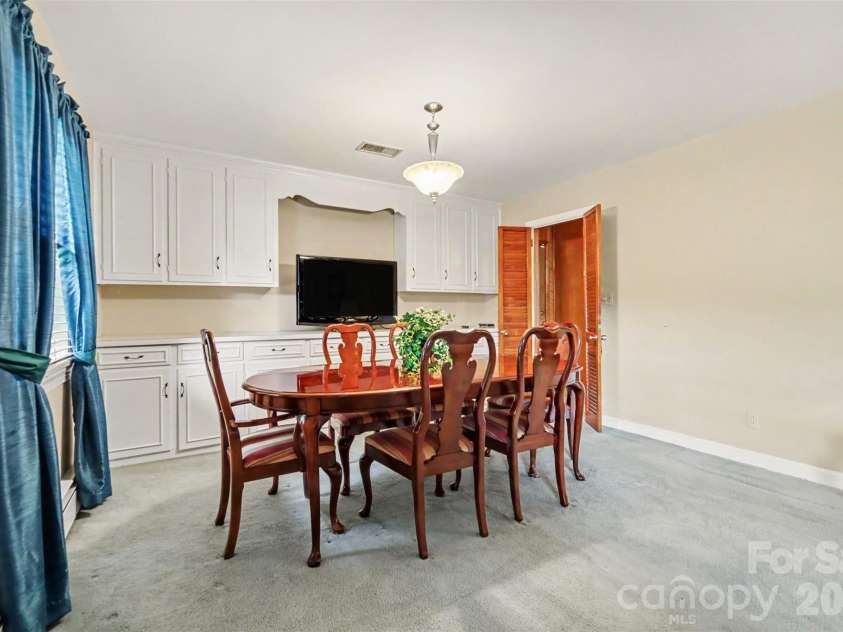 298 Enwood Drive, Charlotte, NC 28214.  MLS# CAR4402480, YatesRealty ID 36481. 