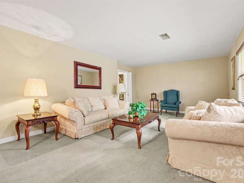 298 Enwood Drive, Charlotte, NC 28214.  MLS# CAR4402480, YatesRealty ID 36481. 
