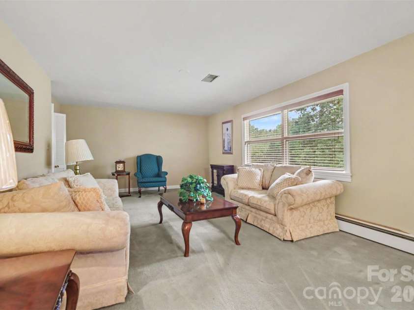 298 Enwood Drive, Charlotte, NC 28214.  MLS# CAR4402480, YatesRealty ID 36481. 