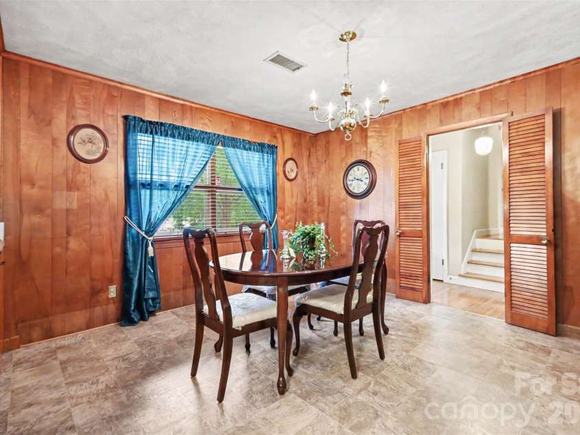 298 Enwood Drive, Charlotte, NC 28214.  MLS# CAR4402480, YatesRealty ID 36481. 
