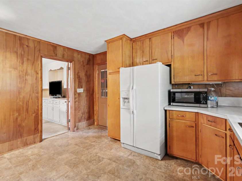 298 Enwood Drive, Charlotte, NC 28214.  MLS# CAR4402480, YatesRealty ID 36481. 