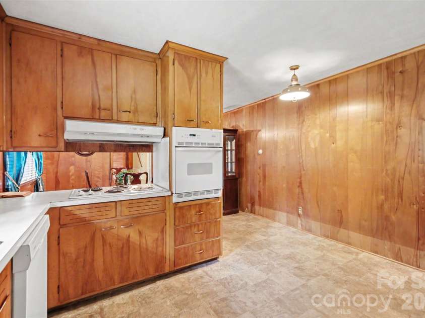 298 Enwood Drive, Charlotte, NC 28214.  MLS# CAR4402480, YatesRealty ID 36481. 
