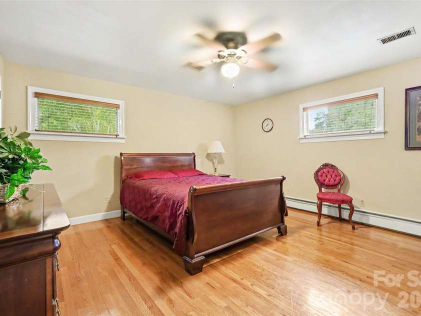 298 Enwood Drive, Charlotte, NC 28214.  MLS# CAR4402480, YatesRealty ID 36481. 
