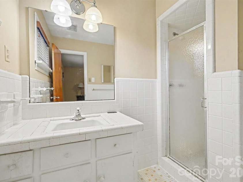 298 Enwood Drive, Charlotte, NC 28214.  MLS# CAR4402480, YatesRealty ID 36481. 