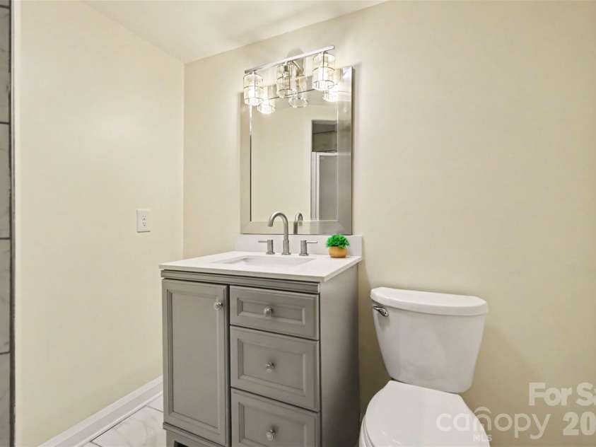 298 Enwood Drive, Charlotte, NC 28214.  MLS# CAR4402480, YatesRealty ID 36481. 