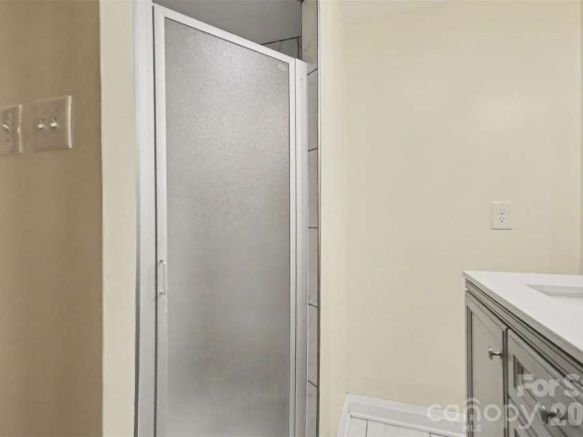 298 Enwood Drive, Charlotte, NC 28214.  MLS# CAR4402480, YatesRealty ID 36481. 