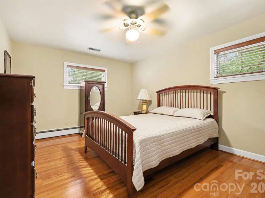 298 Enwood Drive, Charlotte, NC 28214.  MLS# CAR4402480, YatesRealty ID 36481. 
