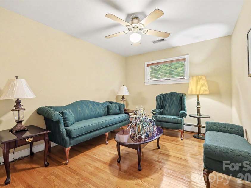 298 Enwood Drive, Charlotte, NC 28214.  MLS# CAR4402480, YatesRealty ID 36481. 