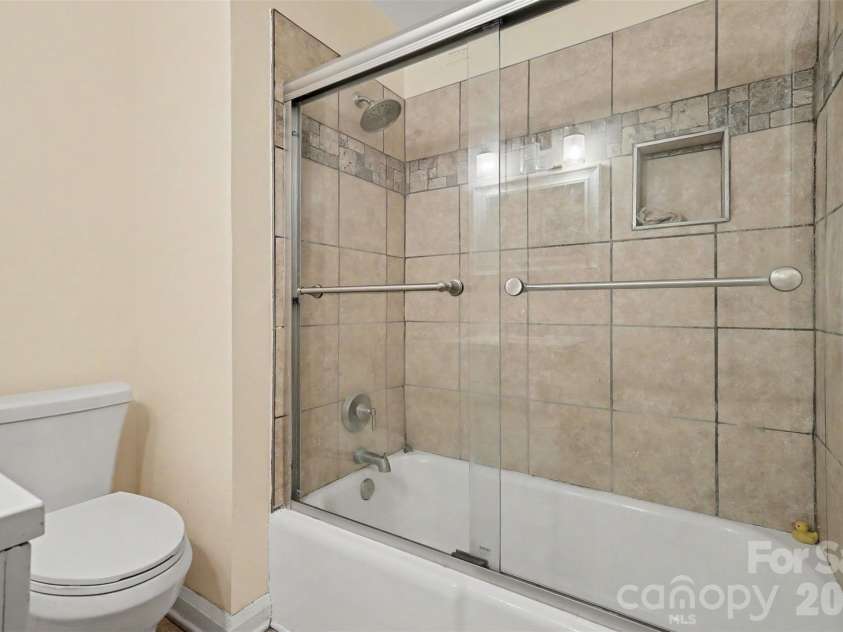298 Enwood Drive, Charlotte, NC 28214.  MLS# CAR4402480, YatesRealty ID 36481. 
