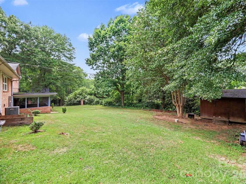 298 Enwood Drive, Charlotte, NC 28214.  MLS# CAR4402480, YatesRealty ID 36481. 