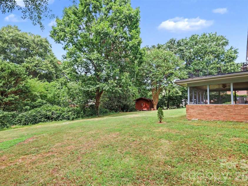 298 Enwood Drive, Charlotte, NC 28214.  MLS# CAR4402480, YatesRealty ID 36481. 