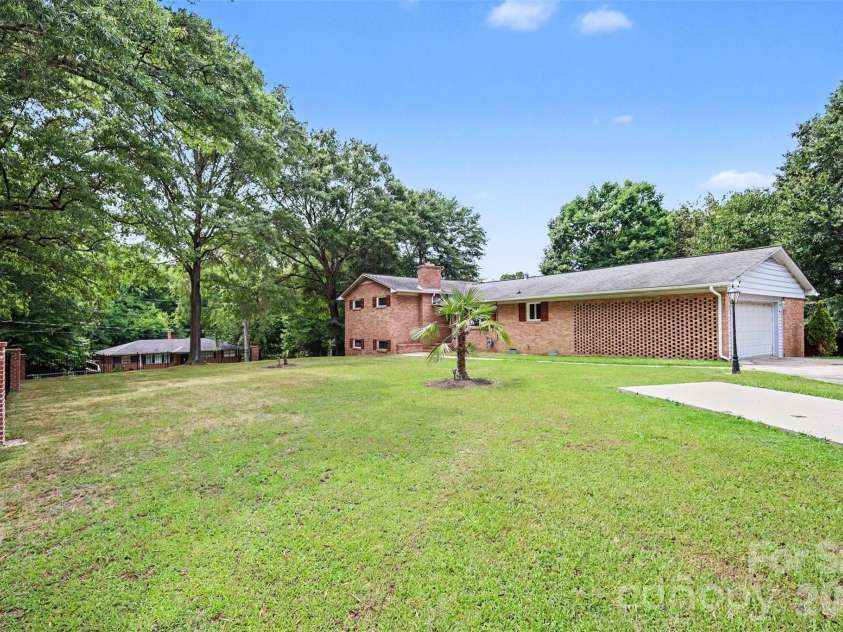 298 Enwood Drive, Charlotte, NC 28214.  MLS# CAR4402480, YatesRealty ID 36481. 