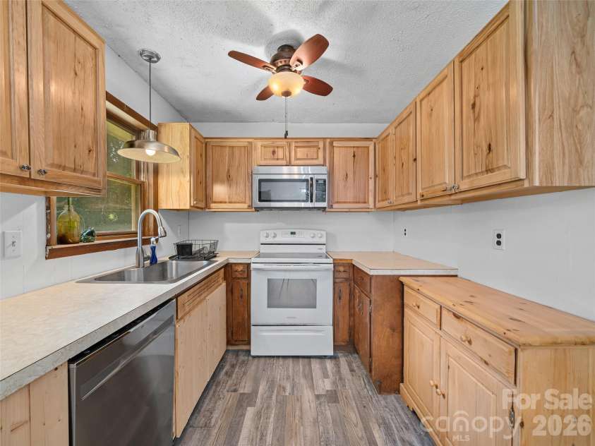 115 Hollifield Street, Spruce Pine, NC 28777.  MLS# CAR4403417, YatesRealty ID 36482. 