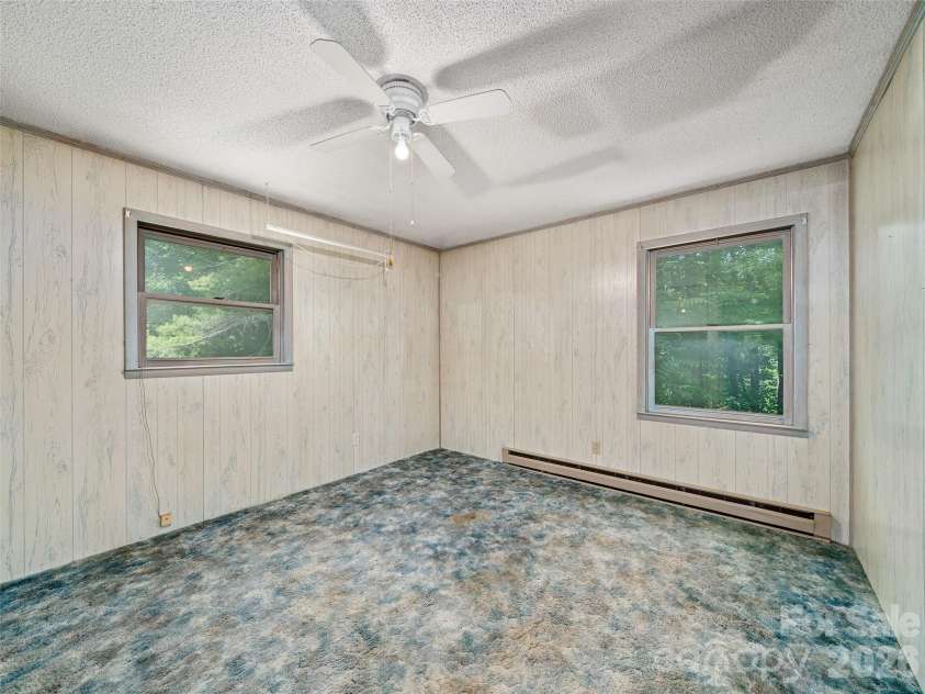 115 Hollifield Street, Spruce Pine, NC 28777.  MLS# CAR4403417, YatesRealty ID 36482. 