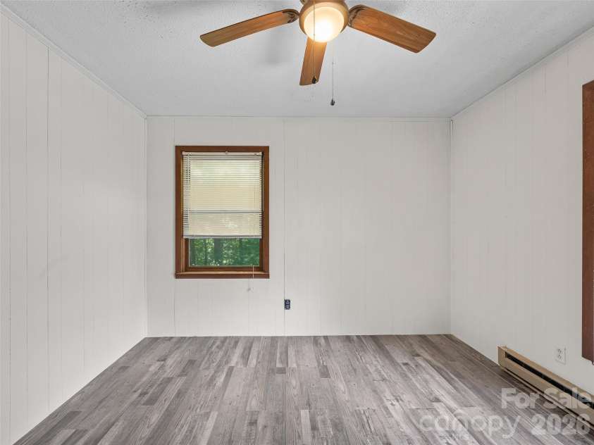 115 Hollifield Street, Spruce Pine, NC 28777.  MLS# CAR4403417, YatesRealty ID 36482. 