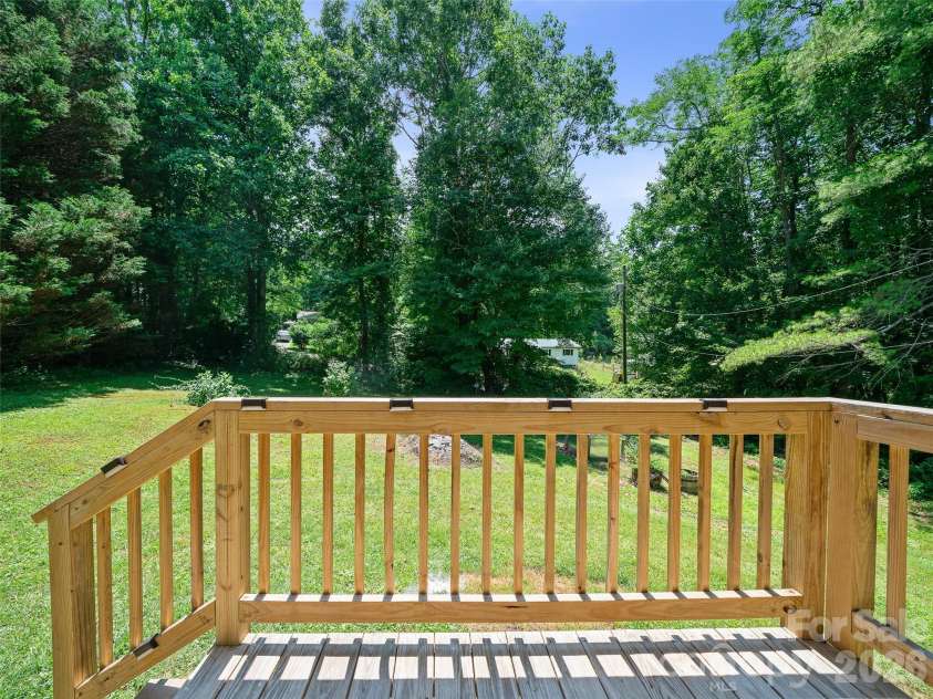 115 Hollifield Street, Spruce Pine, NC 28777.  MLS# CAR4403417, YatesRealty ID 36482. 