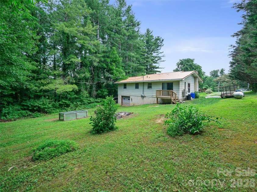 115 Hollifield Street, Spruce Pine, NC 28777.  MLS# CAR4403417, YatesRealty ID 36482. 