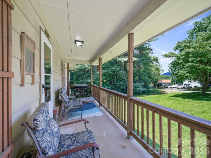 115 Hollifield Street, Spruce Pine, NC 28777.  MLS# CAR4403417, YatesRealty ID 36482. 