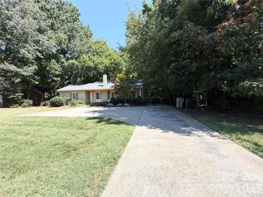 4436 Tilley Morris Road, Matthews, NC 28105.  MLS# CAR4401924, YatesRealty ID 36484. 