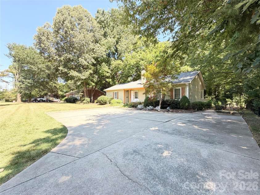 4436 Tilley Morris Road, Matthews, NC 28105.  MLS# CAR4401924, YatesRealty ID 36484. 