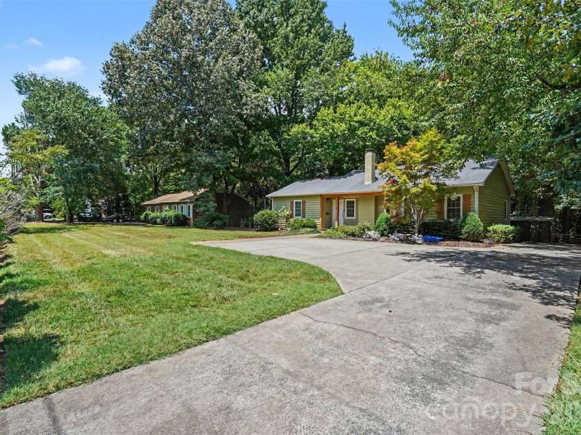 4436 Tilley Morris Road, Matthews, NC 28105.  MLS# CAR4401924, YatesRealty ID 36484. 