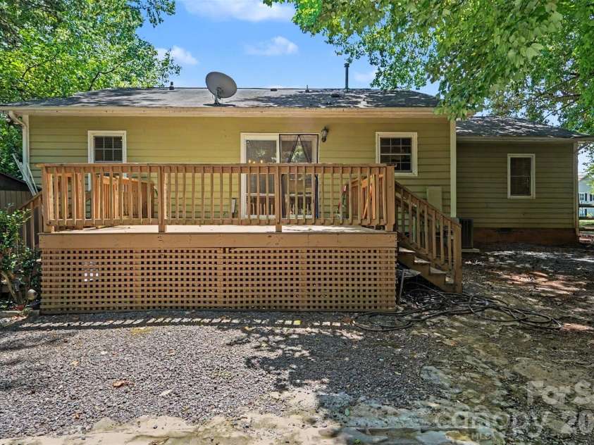 4436 Tilley Morris Road, Matthews, NC 28105.  MLS# CAR4401924, YatesRealty ID 36484. 