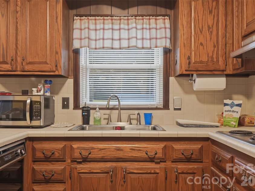 112 Annadelle Avenue, Bessemer City, NC 28016.  MLS# CAR4403114, YatesRealty ID 36485. 