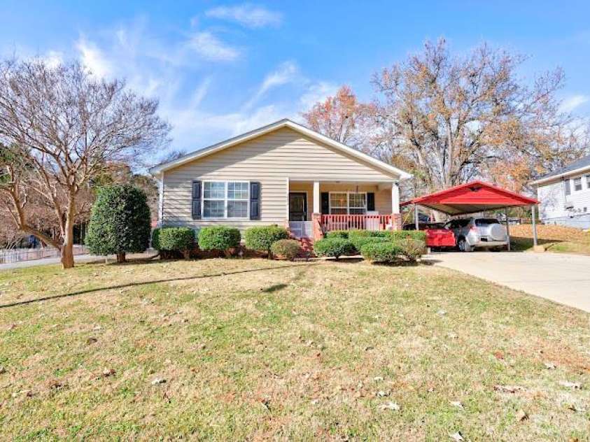 1001 West Circle, Gastonia, NC 28054.  MLS# CAR4325047, YatesRealty ID 3649. 