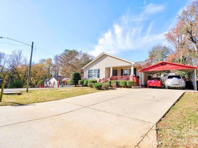 1001 West Circle, Gastonia, NC 28054.  MLS# CAR4325047, YatesRealty ID 3649. 