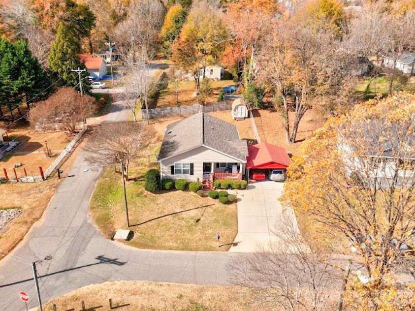 1001 West Circle, Gastonia, NC 28054.  MLS# CAR4325047, YatesRealty ID 3649. 