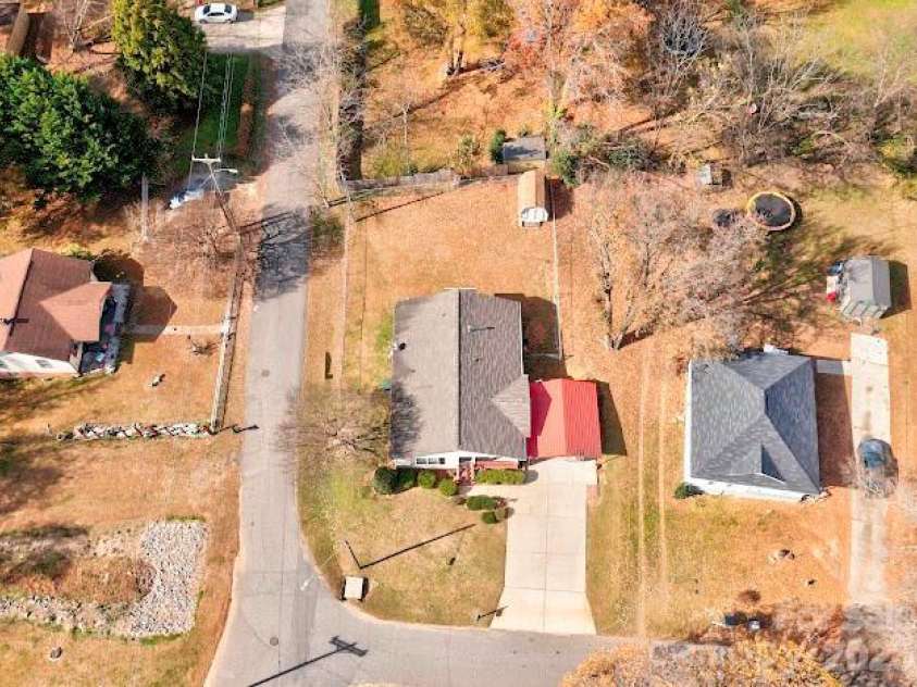1001 West Circle, Gastonia, NC 28054.  MLS# CAR4325047, YatesRealty ID 3649. 