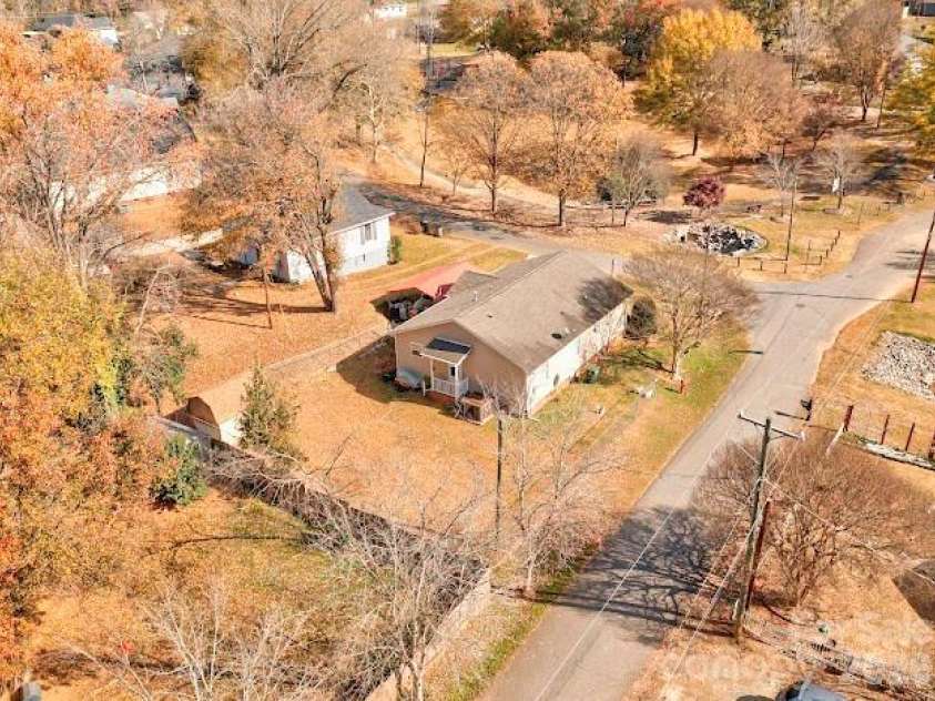 1001 West Circle, Gastonia, NC 28054.  MLS# CAR4325047, YatesRealty ID 3649. 