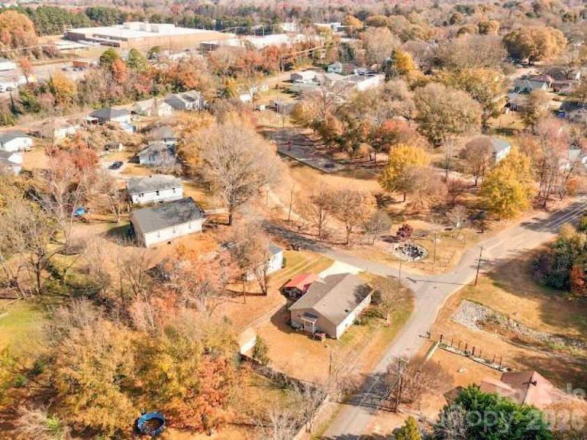 1001 West Circle, Gastonia, NC 28054.  MLS# CAR4325047, YatesRealty ID 3649. 