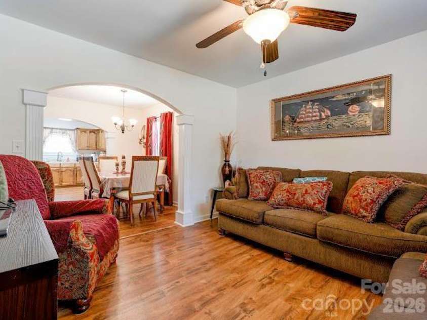 1001 West Circle, Gastonia, NC 28054.  MLS# CAR4325047, YatesRealty ID 3649. 