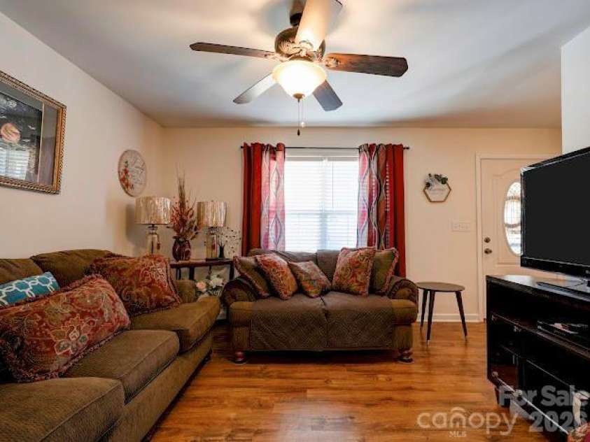 1001 West Circle, Gastonia, NC 28054.  MLS# CAR4325047, YatesRealty ID 3649. 