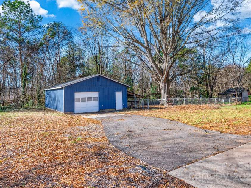 187 Shumaker Drive, Statesville, NC 28625.  MLS# CAR4205794, YatesRealty ID 3649. 