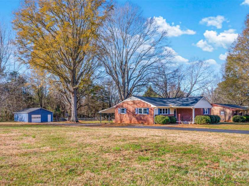 187 Shumaker Drive, Statesville, NC 28625.  MLS# CAR4205794, YatesRealty ID 3649. 