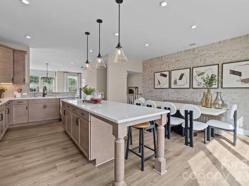 4101 Westbound Drive, Charlotte, NC 28278.  MLS# CAR4403582, YatesRealty ID 36494. Representative