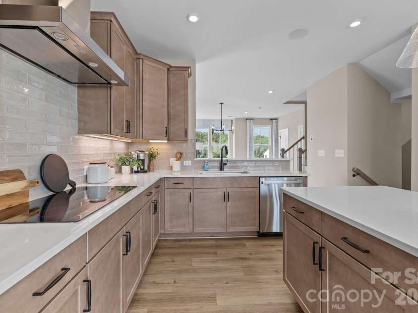 4101 Westbound Drive, Charlotte, NC 28278.  MLS# CAR4403582, YatesRealty ID 36494. Representative