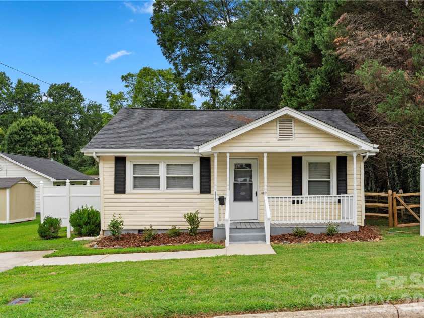 112 Harris Street, Belmont, NC 28012.  MLS# CAR4402705, YatesRealty ID 36495. 