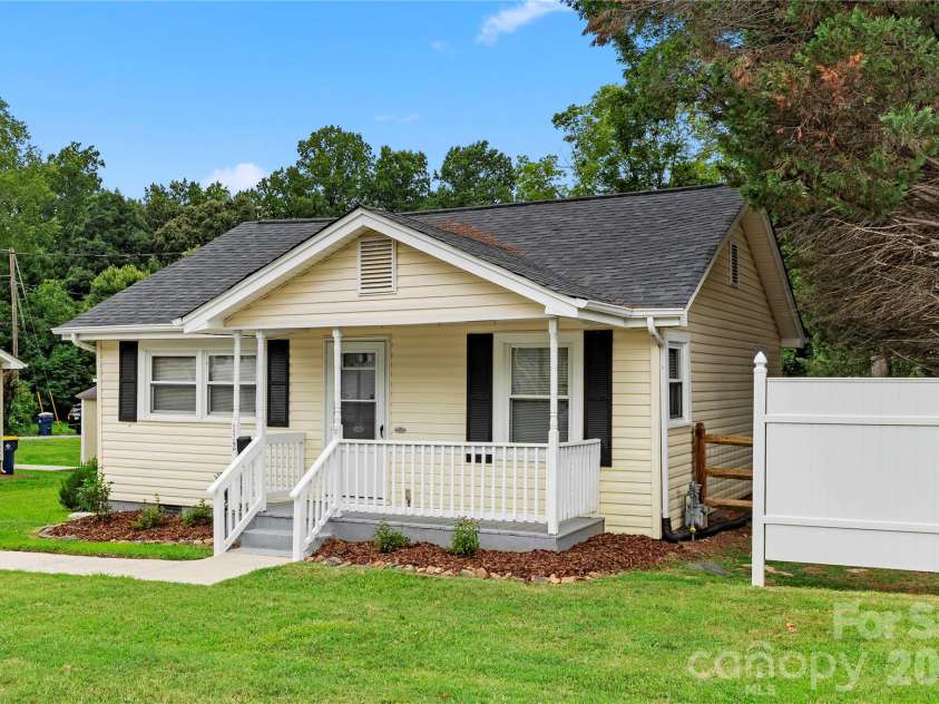 112 Harris Street, Belmont, NC 28012.  MLS# CAR4402705, YatesRealty ID 36495. 