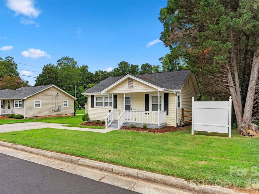 112 Harris Street, Belmont, NC 28012.  MLS# CAR4402705, YatesRealty ID 36495. 